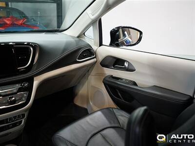 2022 Chrysler Pacifica Hybrid Touring L   - Photo 21 - Lynnwood, WA 98036