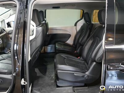 2022 Chrysler Pacifica Hybrid Touring L   - Photo 24 - Lynnwood, WA 98036