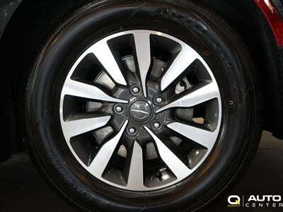 2022 Chrysler Pacifica Hybrid Touring L   - Photo 8 - Lynnwood, WA 98036