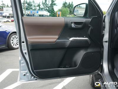 2017 Toyota Tacoma Limited V6   - Photo 14 - Lynnwood, WA 98036