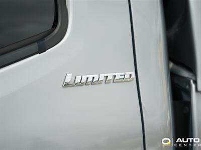 2017 Toyota Tacoma Limited V6   - Photo 12 - Lynnwood, WA 98036