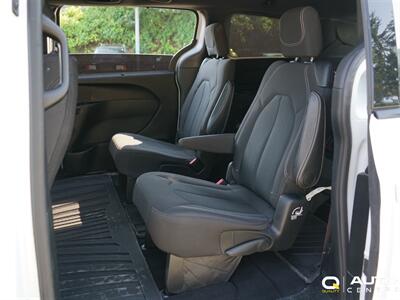 2018 Chrysler Pacifica Touring Plus   - Photo 19 - Lynnwood, WA 98036