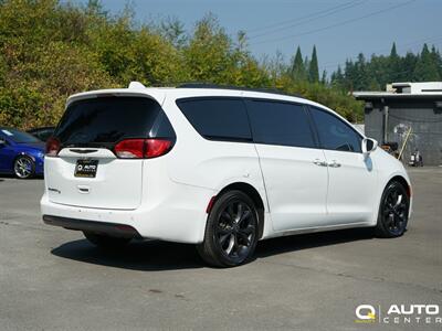 2018 Chrysler Pacifica Touring Plus   - Photo 4 - Lynnwood, WA 98036
