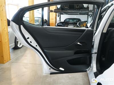 2022 Lexus ES 300h 300h   - Photo 26 - Lynnwood, WA 98036