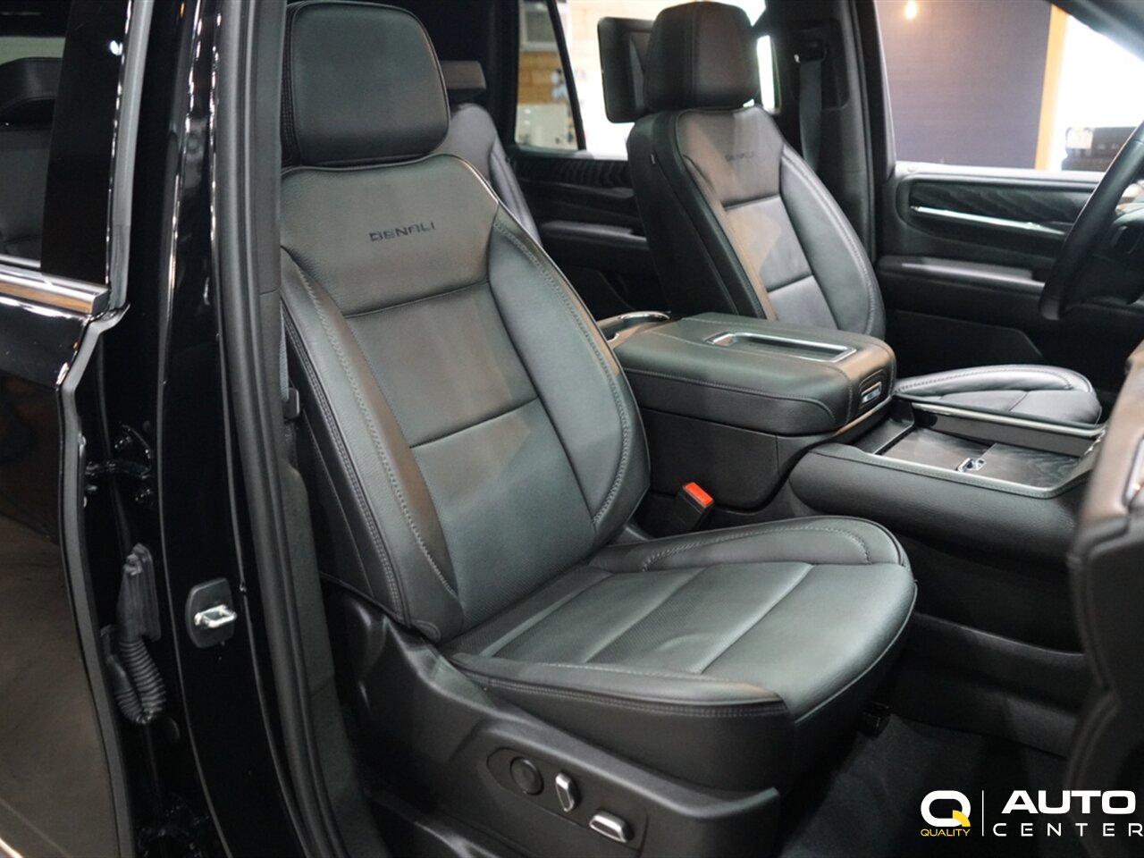2023 GMC Yukon Denali - Photo 22 - Lynnwood, WA 98036