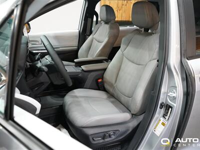 2025 Toyota Sienna XLE 8 Passenger   - Photo 12 - Lynnwood, WA 98036
