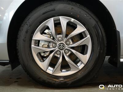 2025 Toyota Sienna XLE 8 Passenger   - Photo 7 - Lynnwood, WA 98036