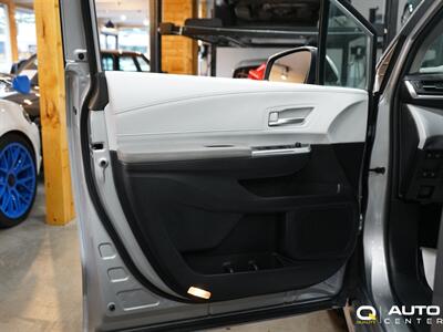 2025 Toyota Sienna XLE 8 Passenger   - Photo 10 - Lynnwood, WA 98036