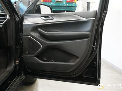 2023 Jeep Grand Cherokee Limited   - Photo 13 - Lynnwood, WA 98036