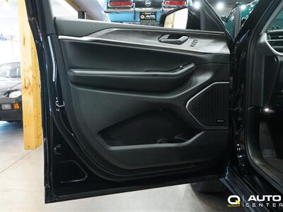 2023 Jeep Grand Cherokee Limited   - Photo 9 - Lynnwood, WA 98036