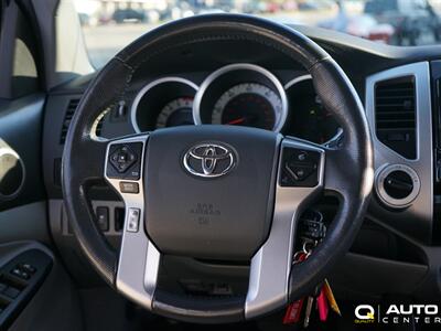 2015 Toyota Tacoma Base V6   - Photo 15 - Lynnwood, WA 98036