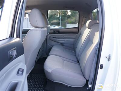 2015 Toyota Tacoma Base V6   - Photo 23 - Lynnwood, WA 98036