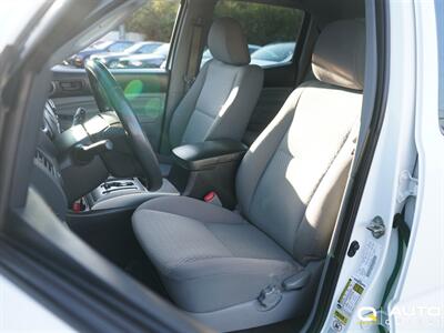 2015 Toyota Tacoma Base V6   - Photo 12 - Lynnwood, WA 98036