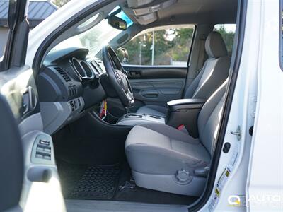 2015 Toyota Tacoma Base V6   - Photo 13 - Lynnwood, WA 98036