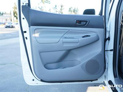 2015 Toyota Tacoma Base V6   - Photo 21 - Lynnwood, WA 98036