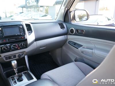 2015 Toyota Tacoma Base V6   - Photo 20 - Lynnwood, WA 98036