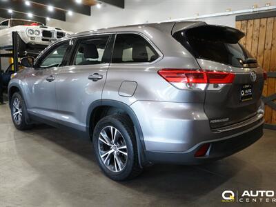2019 Toyota Highlander LE   - Photo 8 - Lynnwood, WA 98036