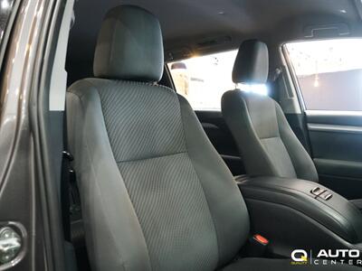 2019 Toyota Highlander LE   - Photo 20 - Lynnwood, WA 98036