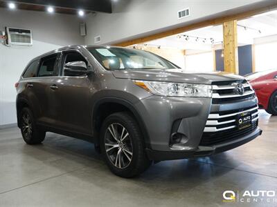 2019 Toyota Highlander LE   - Photo 3 - Lynnwood, WA 98036