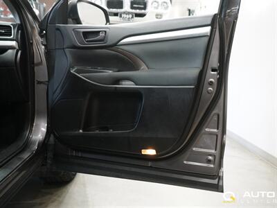 2019 Toyota Highlander LE   - Photo 13 - Lynnwood, WA 98036