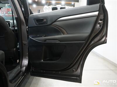 2019 Toyota Highlander LE   - Photo 14 - Lynnwood, WA 98036