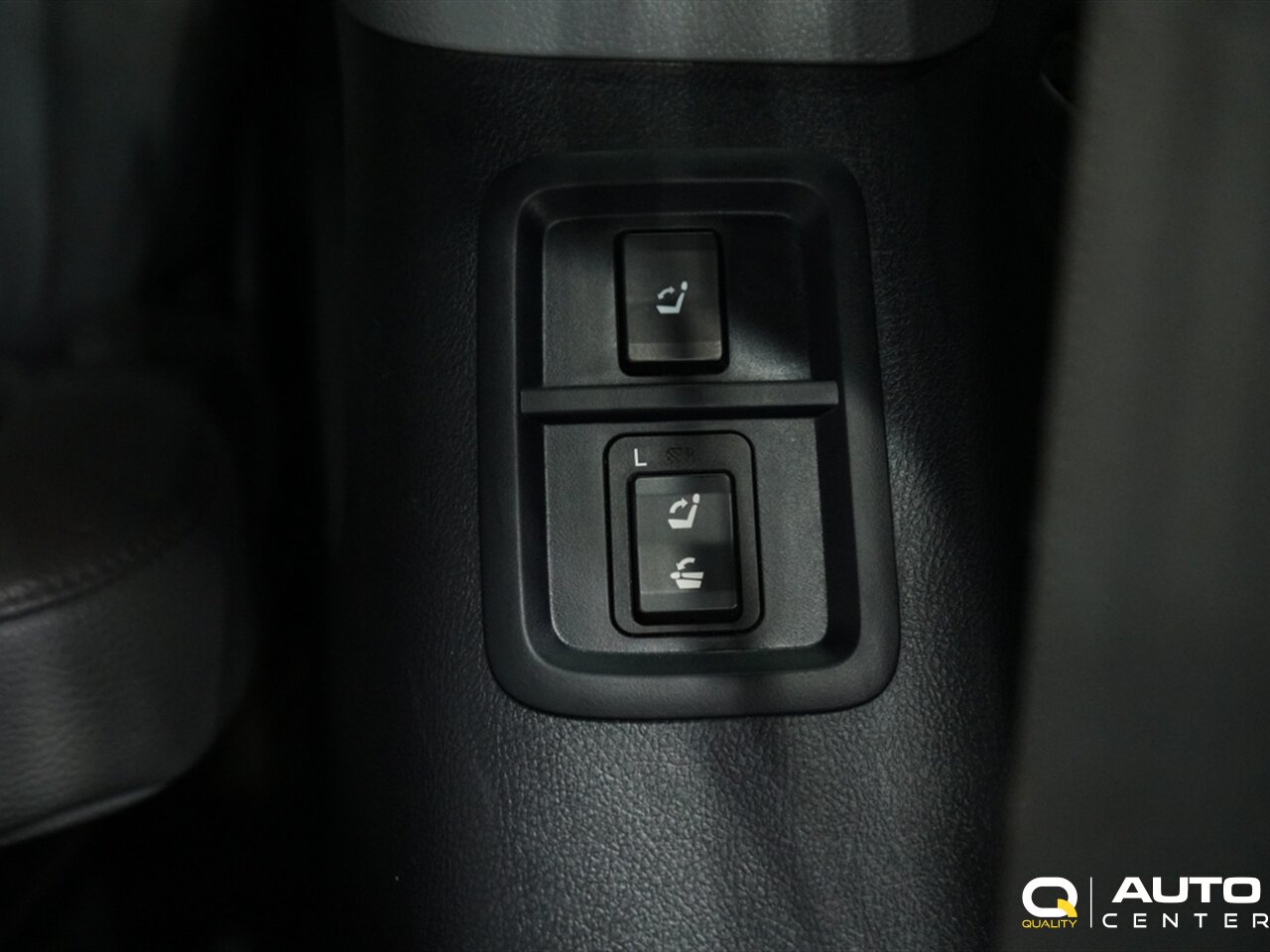 2010 Toyota Sequoia Platinum - Photo 34 - Lynnwood, WA 98036