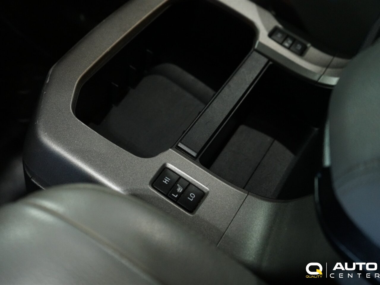 2010 Toyota Sequoia Platinum - Photo 32 - Lynnwood, WA 98036