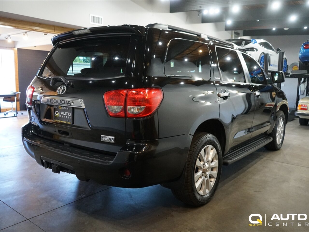 2010 Toyota Sequoia Platinum - Photo 4 - Lynnwood, WA 98036