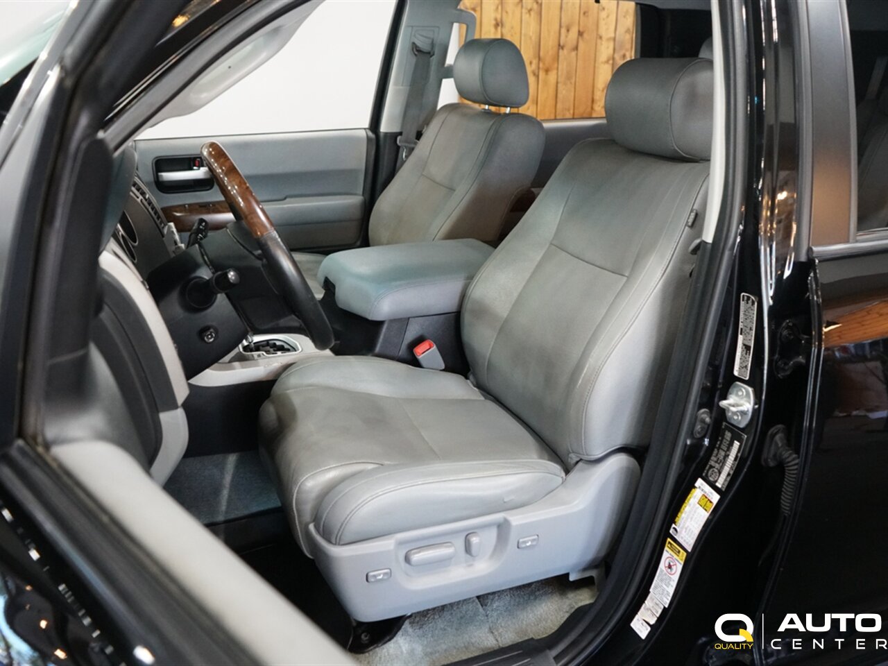 2010 Toyota Sequoia Platinum - Photo 11 - Lynnwood, WA 98036
