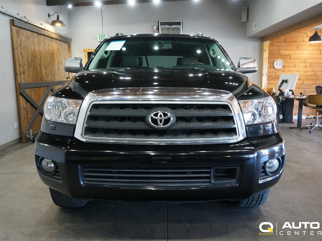 2010 Toyota Sequoia Platinum - Photo 2 - Lynnwood, WA 98036