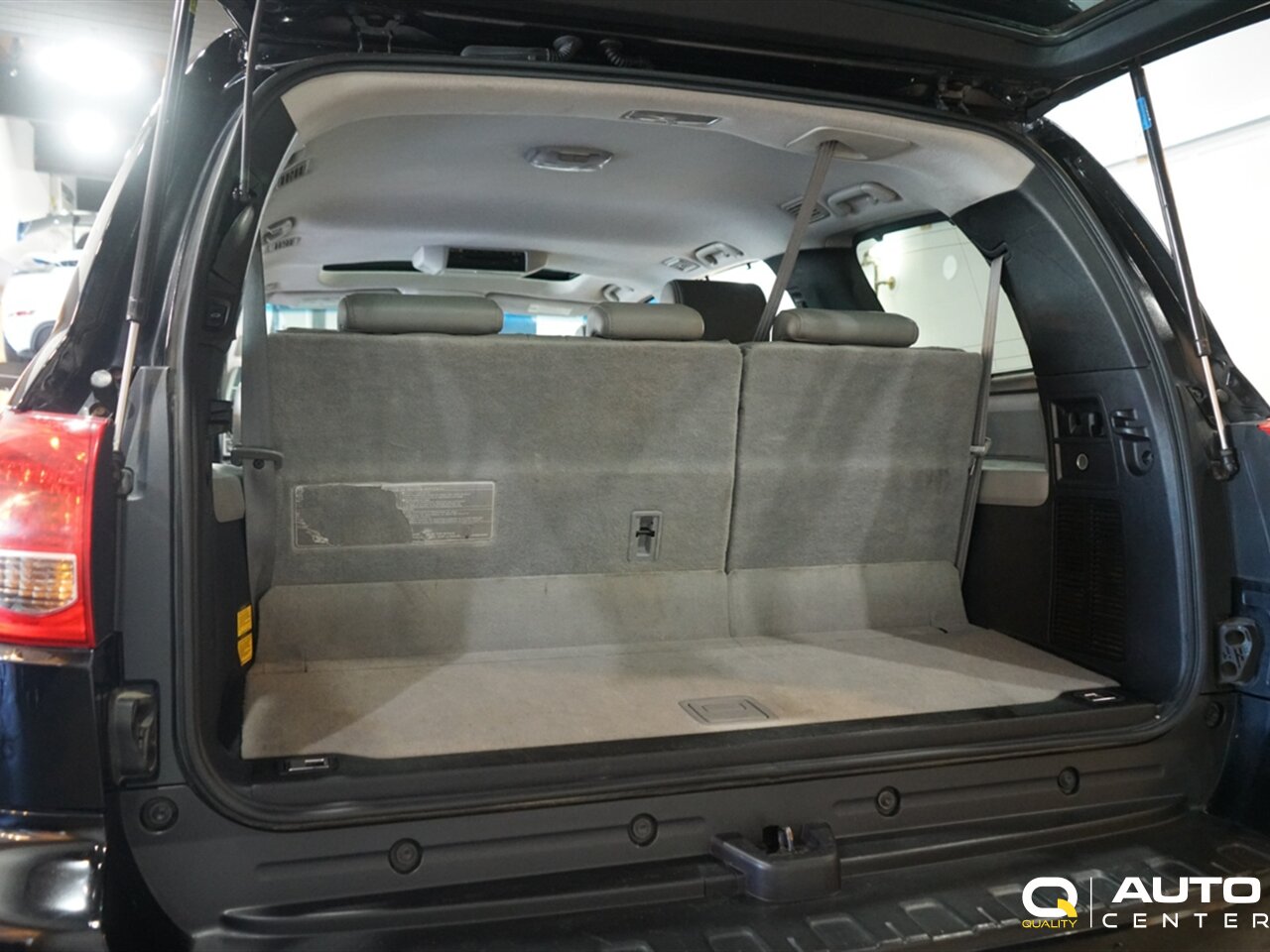 2010 Toyota Sequoia Platinum - Photo 35 - Lynnwood, WA 98036