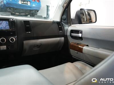 2010 Toyota Sequoia Platinum - Photo 18 - Lynnwood, WA 98036