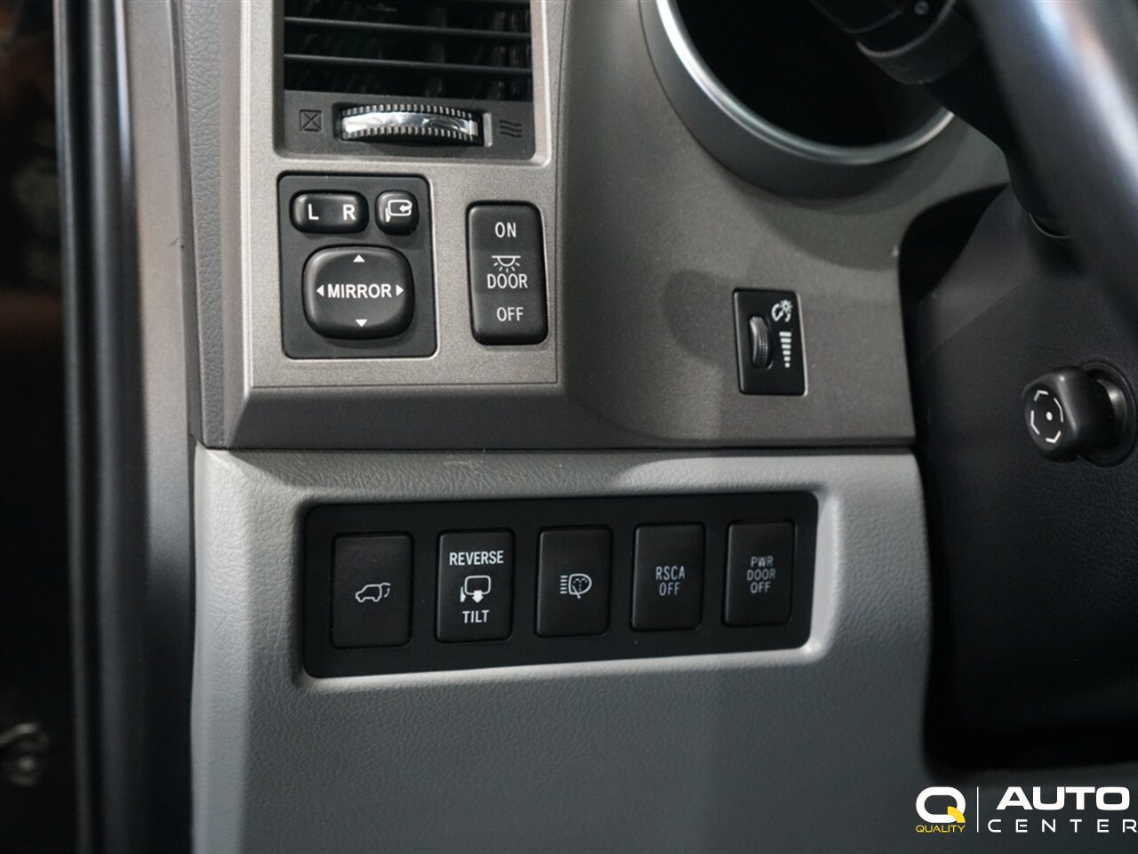 2010 Toyota Sequoia Platinum - Photo 20 - Lynnwood, WA 98036