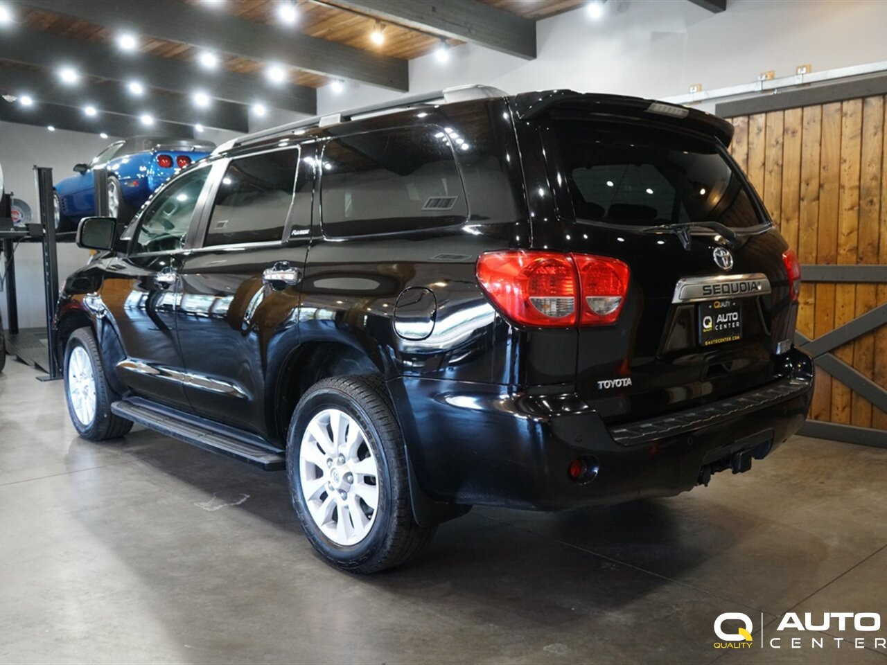 2010 Toyota Sequoia Platinum - Photo 5 - Lynnwood, WA 98036