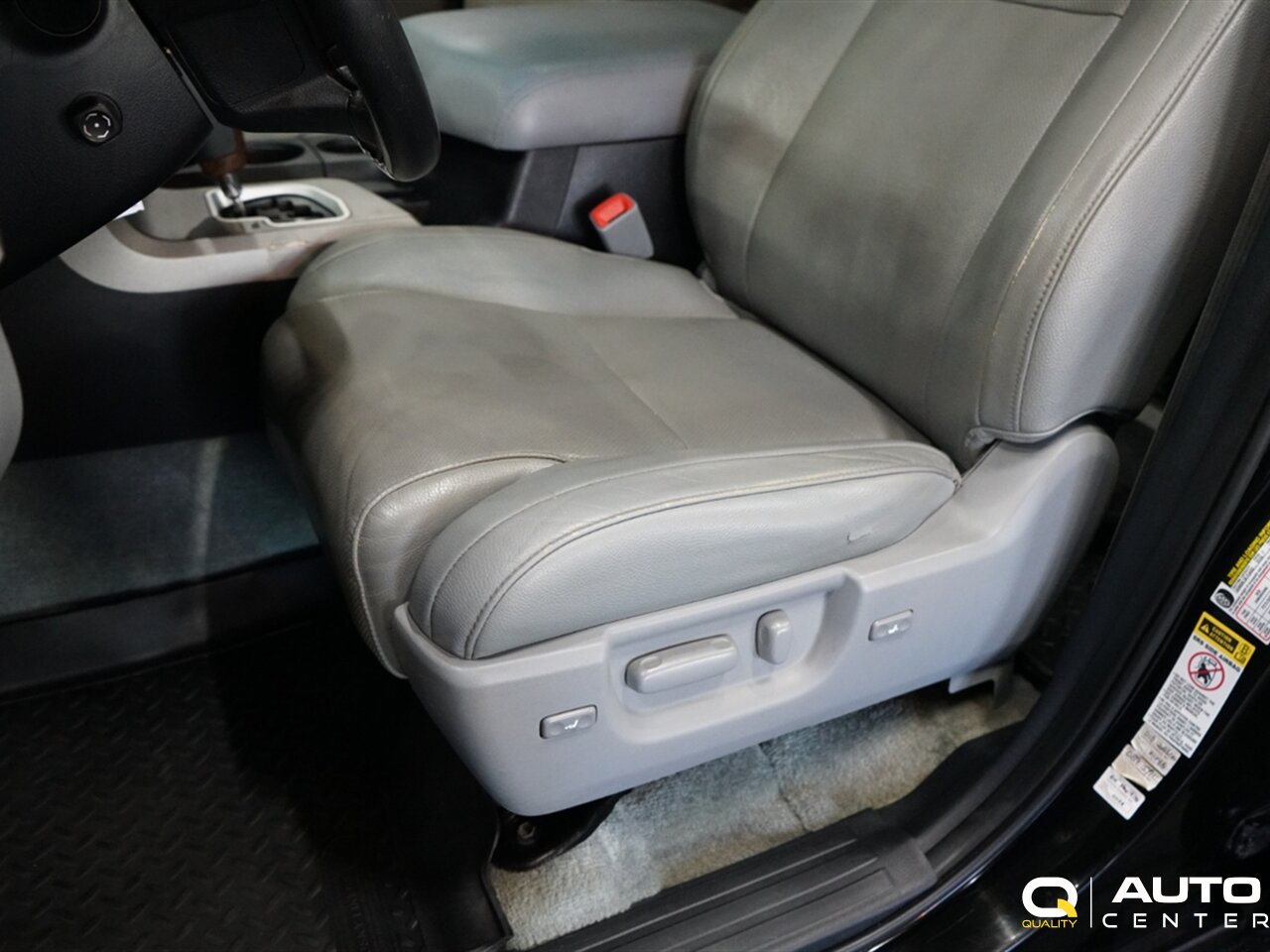 2010 Toyota Sequoia Platinum - Photo 13 - Lynnwood, WA 98036