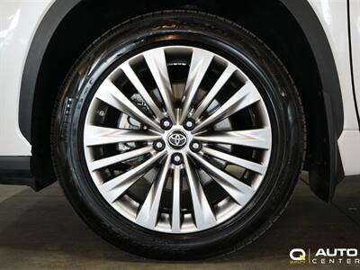 2022 Toyota Highlander Platinum   - Photo 8 - Lynnwood, WA 98036