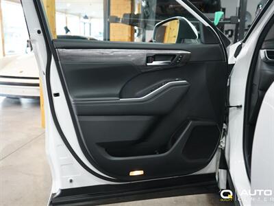 2022 Toyota Highlander Platinum   - Photo 15 - Lynnwood, WA 98036