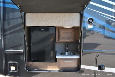 2020 Thor Magnitude Ford F-550 F550 SV34 6.7 Diesel 4x4, Bunk Beds   - Photo 7 - Rancho Cordova, CA 95742