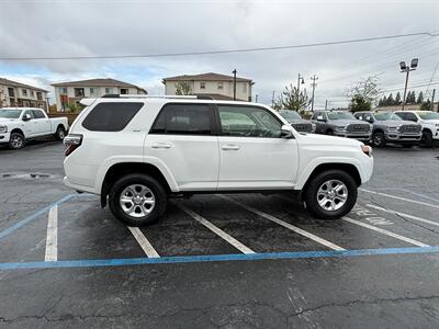 2021 Toyota 4Runner SR5 Premium 4X4, LEATHER 3 ROW AND SUNROOF   - Photo 4 - Rancho Cordova, CA 95742