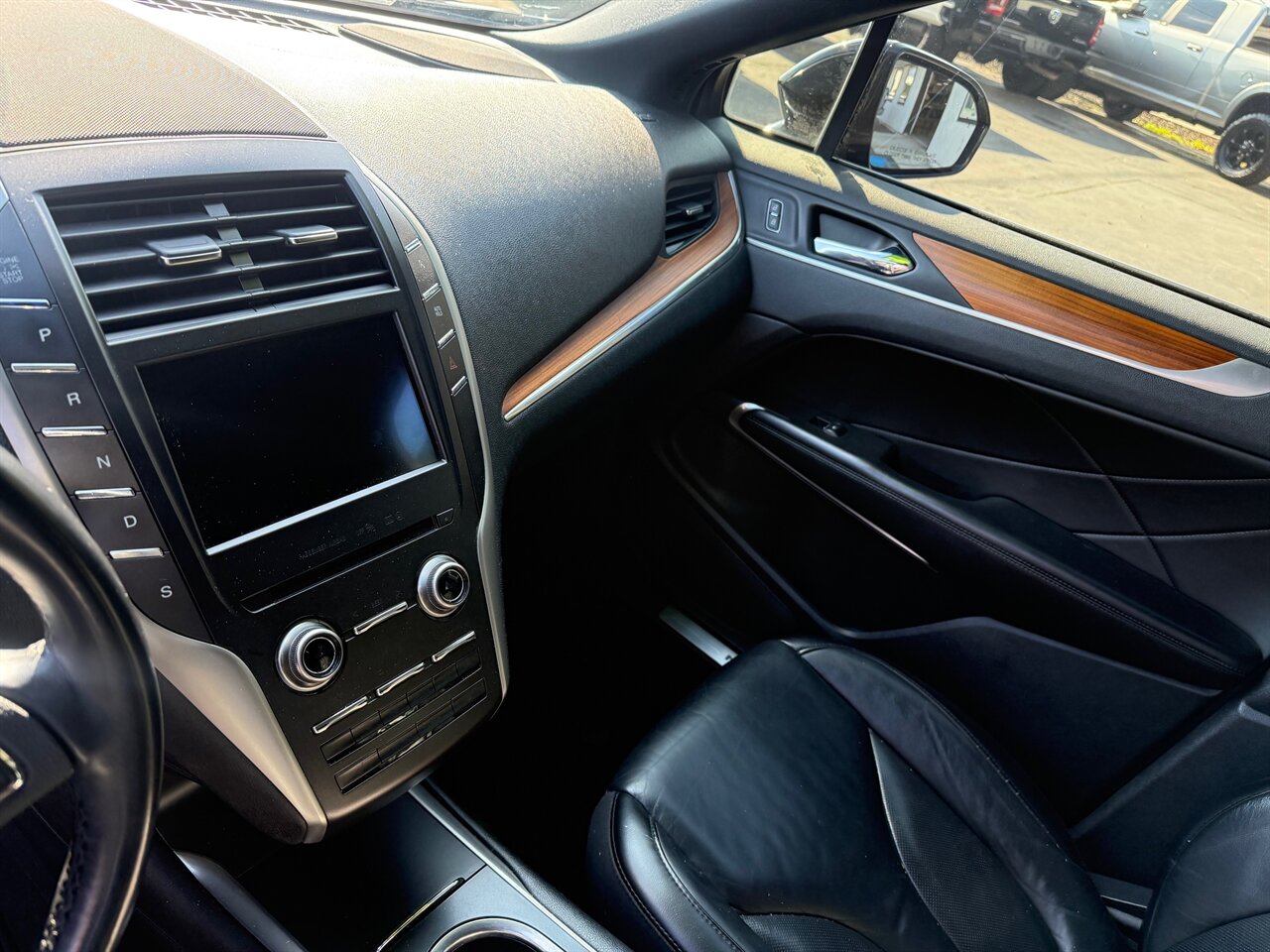 2019 Lincoln MKC Select, Motor replaced under warranty at 55k - Photo 17 - Rancho Cordova, CA 95742