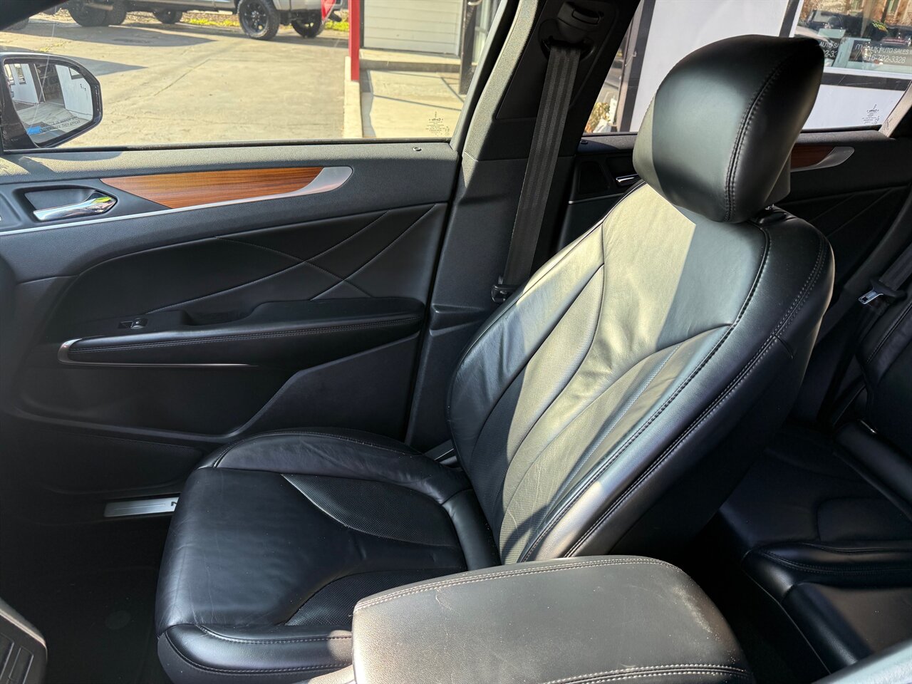 2019 Lincoln MKC Select, Motor replaced under warranty at 55k - Photo 12 - Rancho Cordova, CA 95742