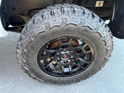 2013 Toyota Tacoma PreRunner V6 2wd, LIFTED , CAMPERSHELL   - Photo 10 - Rancho Cordova, CA 95742