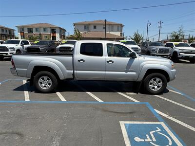 2011 Toyota Tacoma V6 SR5, 4X4, 1 OWNER VERY CLEAN   - Photo 4 - Rancho Cordova, CA 95742