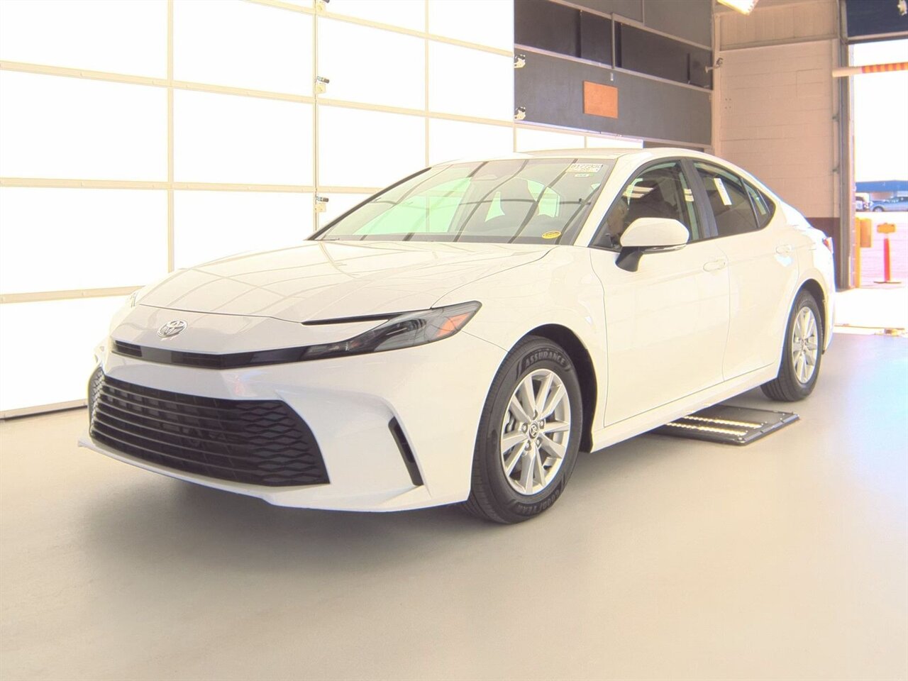 2025 Toyota Camry LE - Photo 2 - Rancho Cordova, CA 95742