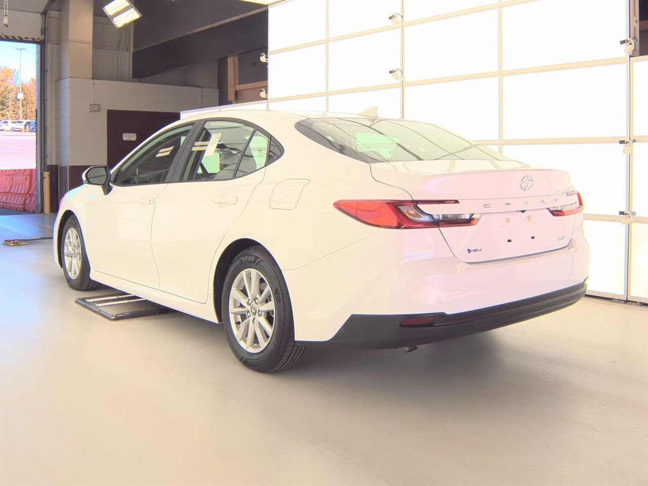 2025 Toyota Camry LE - Photo 4 - Rancho Cordova, CA 95742