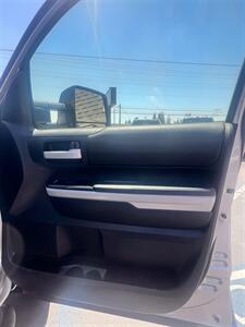 2020 Toyota Tundra SR5 CREWMAX 4X4, LEVELED 1 OWNER DEALER MAINTAINED - Photo 11 - Rancho Cordova, CA 95742