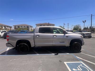 2020 Toyota Tundra SR5 CREWMAX 4X4, LEVELED 1 OWNER DEALER MAINTAINED - Photo 4 - Rancho Cordova, CA 95742