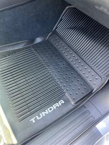2020 Toyota Tundra SR5 CREWMAX 4X4, LEVELED 1 OWNER DEALER MAINTAINED - Photo 12 - Rancho Cordova, CA 95742