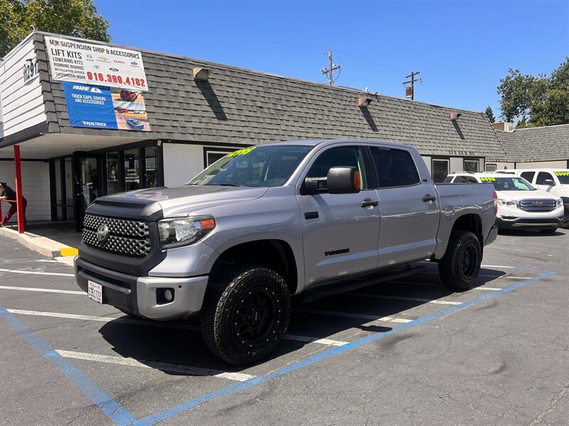 2020 Toyota Tundra SR5 CREWMAX 4X4, LEVELED 1 OWNER DEALER MAINTAINED  