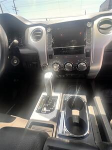 2020 Toyota Tundra SR5 CREWMAX 4X4, LEVELED 1 OWNER DEALER MAINTAINED - Photo 10 - Rancho Cordova, CA 95742